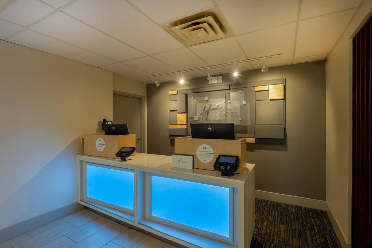Holiday Inn Express Vermilion By Ihg Eksteriør bilde