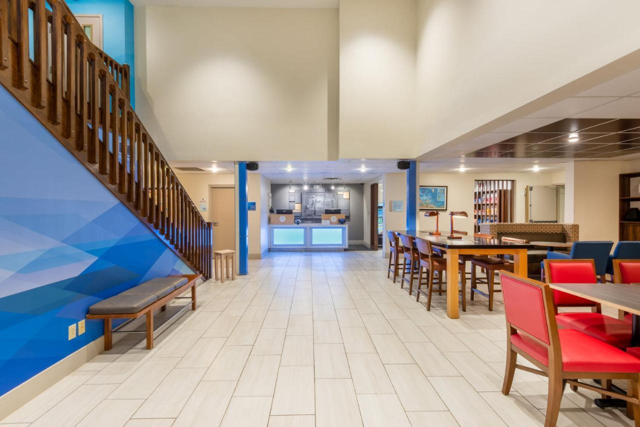 Holiday Inn Express Vermilion By Ihg Eksteriør bilde