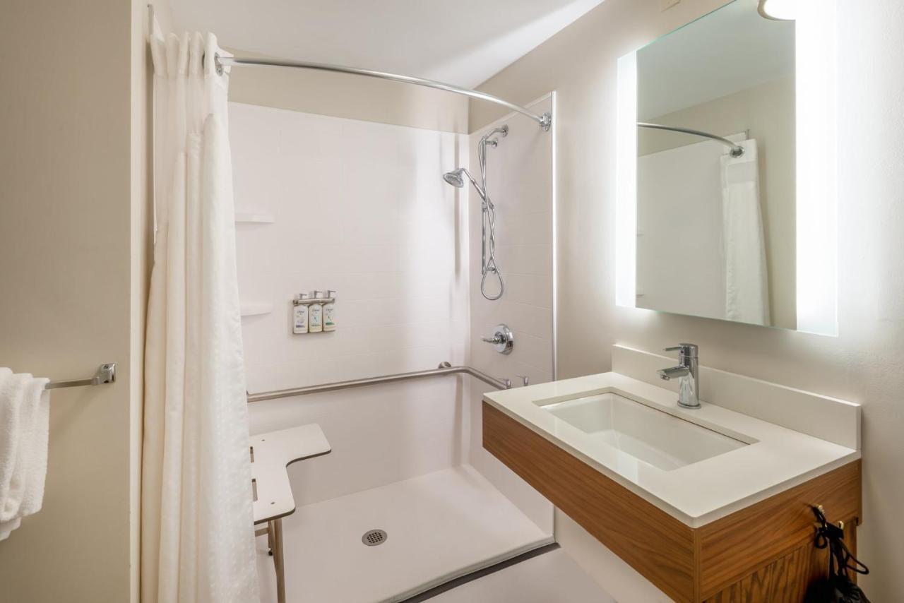 Holiday Inn Express Vermilion By Ihg Eksteriør bilde