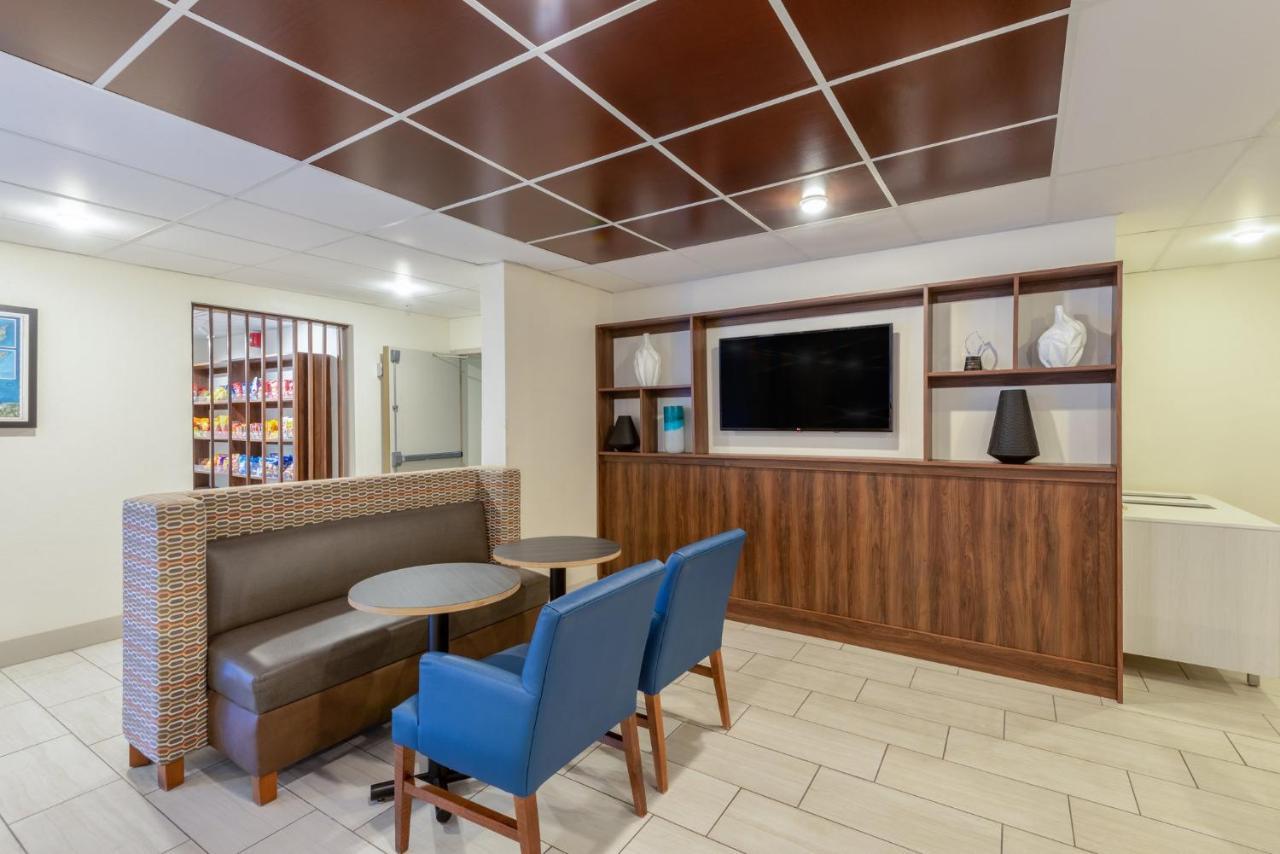 Holiday Inn Express Vermilion By Ihg Eksteriør bilde