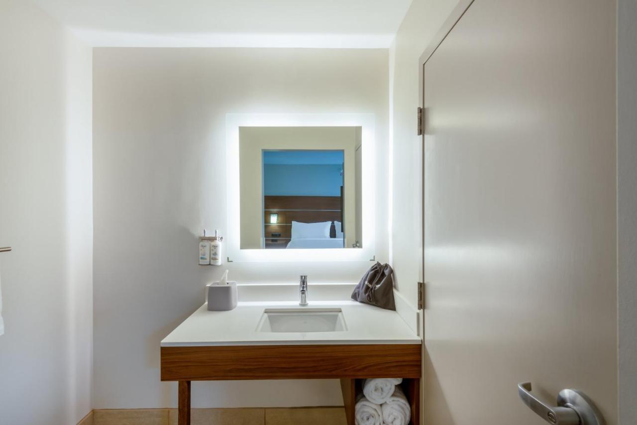 Holiday Inn Express Vermilion By Ihg Eksteriør bilde
